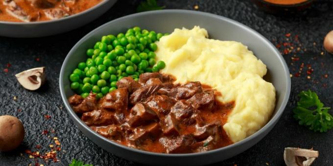 Goulash de carne com cogumelos