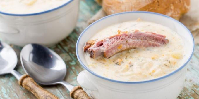 Sopa de queijo com carnes fumadas