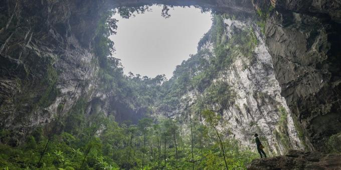 território asiático conscientemente atrai turistas: Son Doong Cave, Vietnam