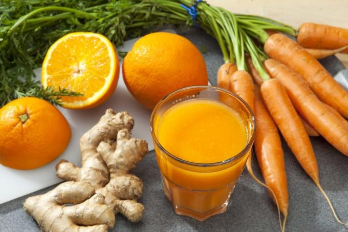Cenoura e suco de laranja com gengibre