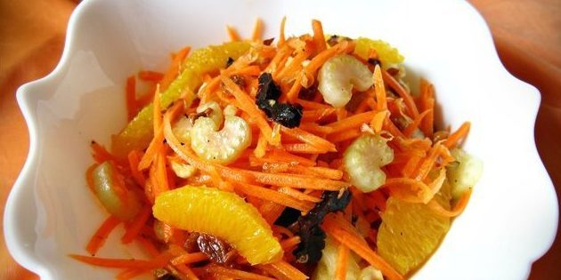 Salada de cenouras, laranjas, aipo, nozes e frutos secos