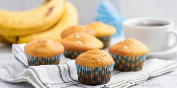 Muffins de banana com creme de leite: uma receita simples